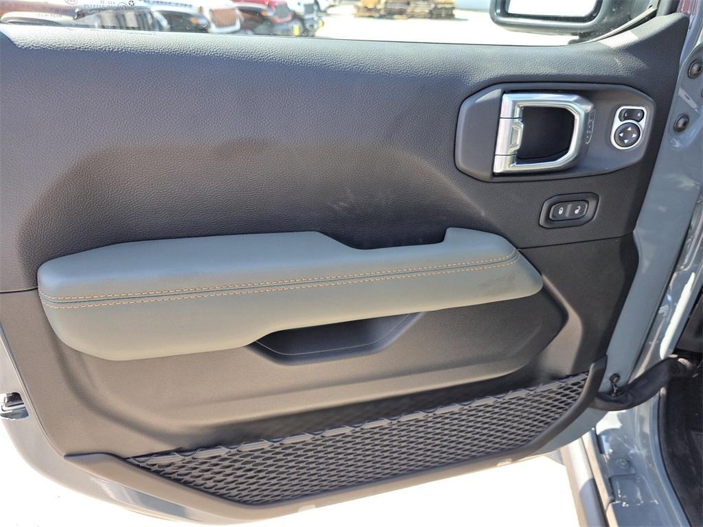 new 2025 Jeep Gladiator car, priced at $47,097