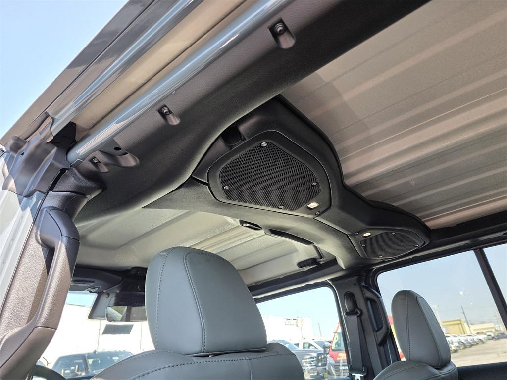 new 2025 Jeep Gladiator car, priced at $47,097