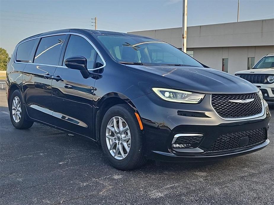 new 2024 Chrysler Pacifica car, priced at $36,185