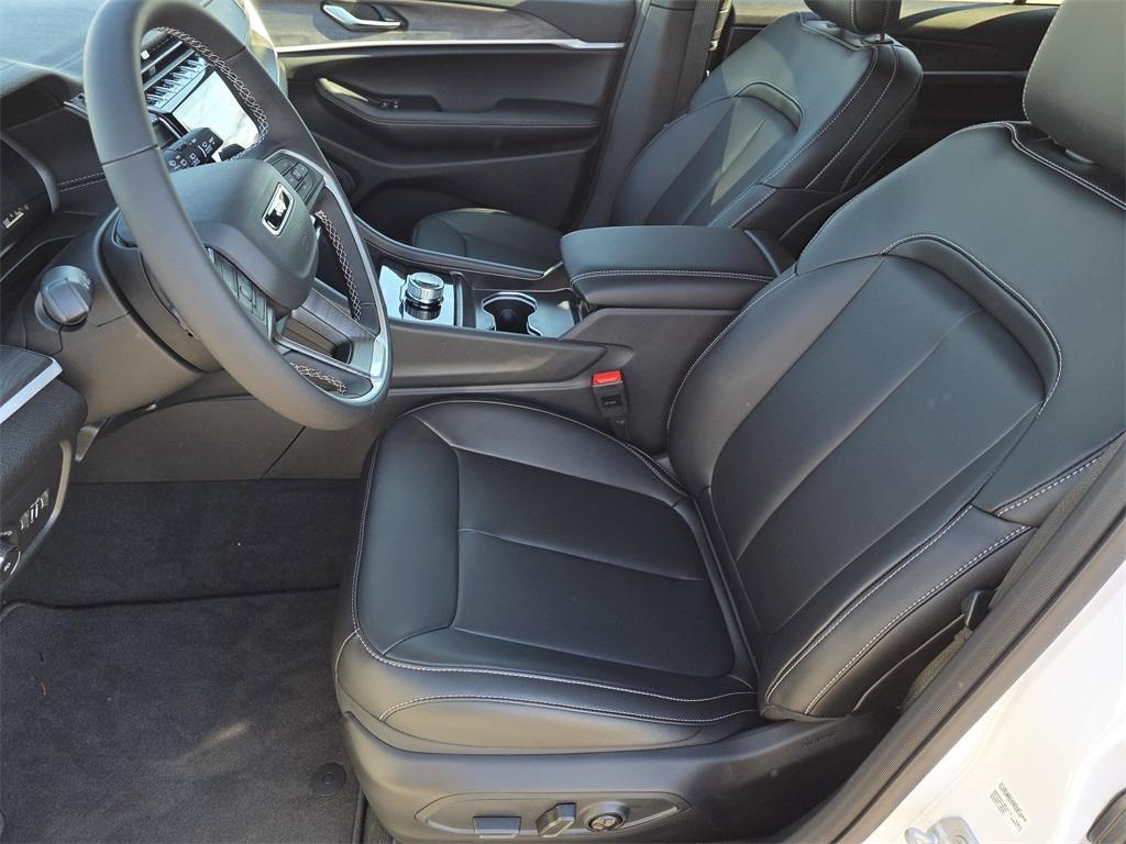 new 2025 Jeep Grand Cherokee L car, priced at $43,882