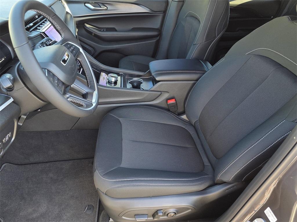 new 2025 Jeep Grand Cherokee car, priced at $34,579