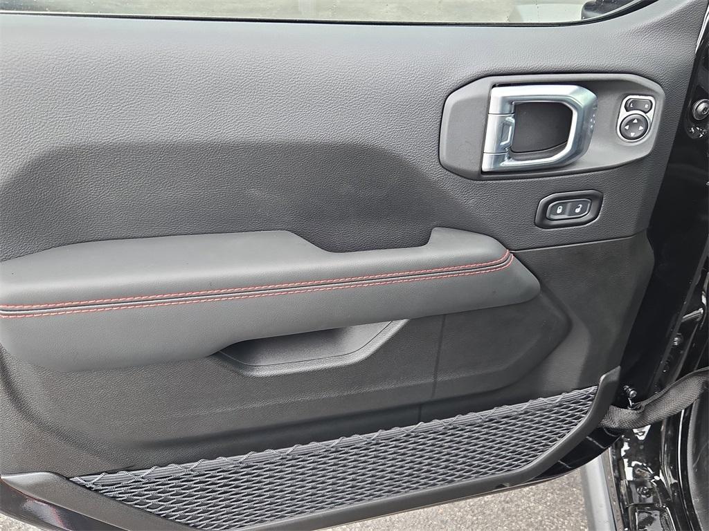 new 2025 Jeep Gladiator car, priced at $45,996