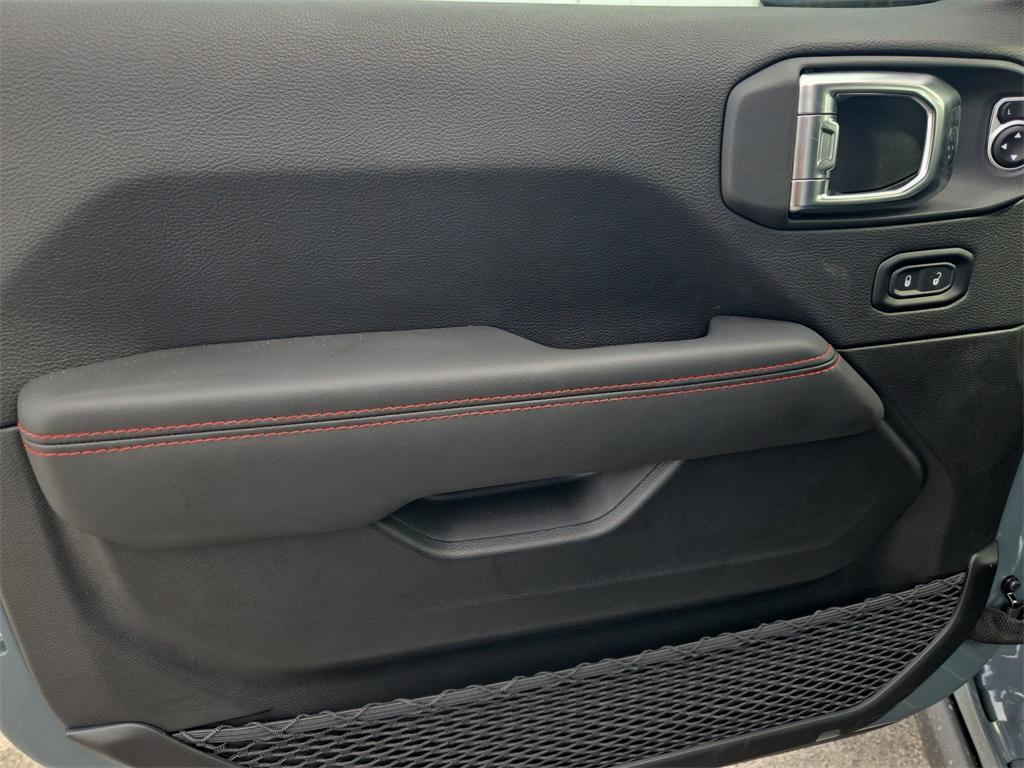 new 2025 Jeep Gladiator car, priced at $46,996