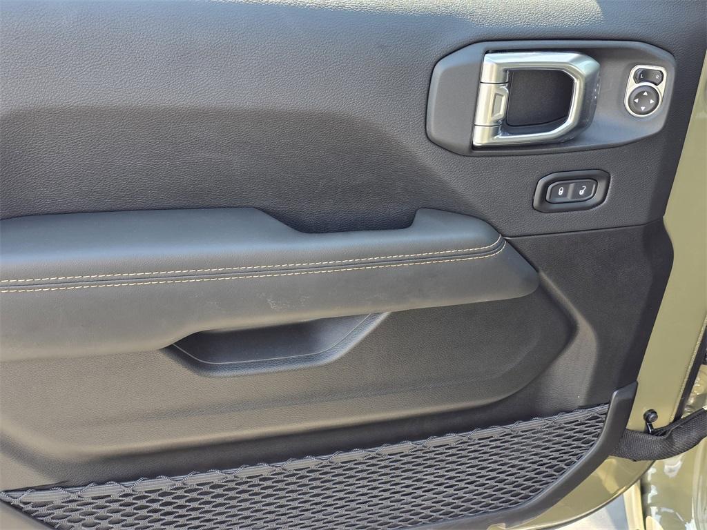 new 2025 Jeep Gladiator car, priced at $42,626