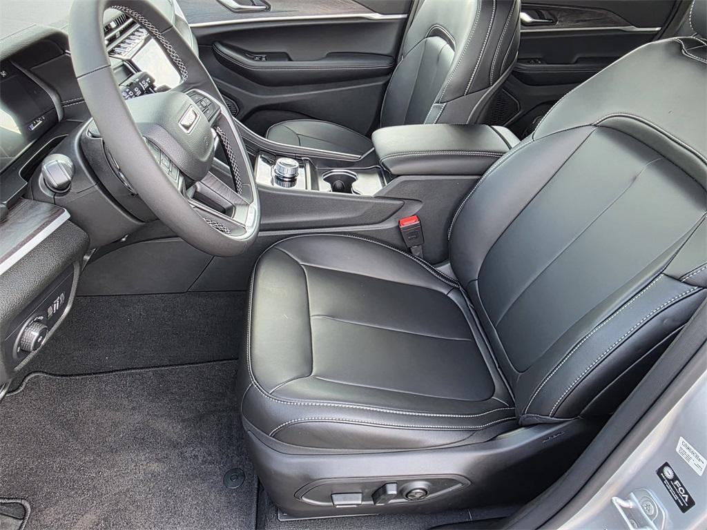 new 2025 Jeep Grand Cherokee car, priced at $41,603