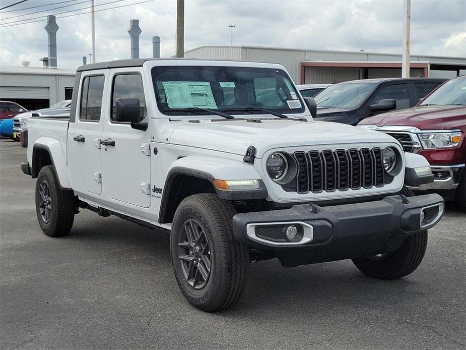 new 2024 Jeep Gladiator car, priced at $43,684