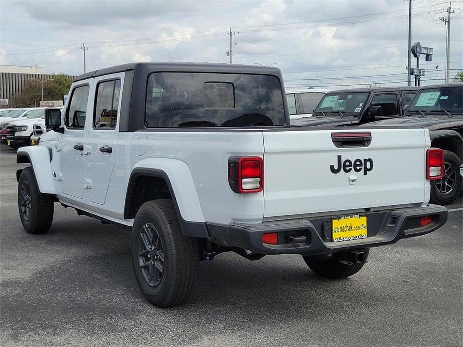 new 2024 Jeep Gladiator car, priced at $43,684