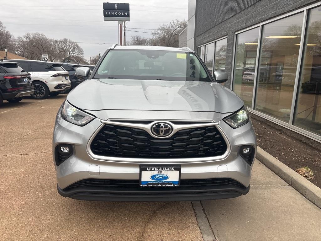 used 2022 Toyota Highlander car, priced at $36,488