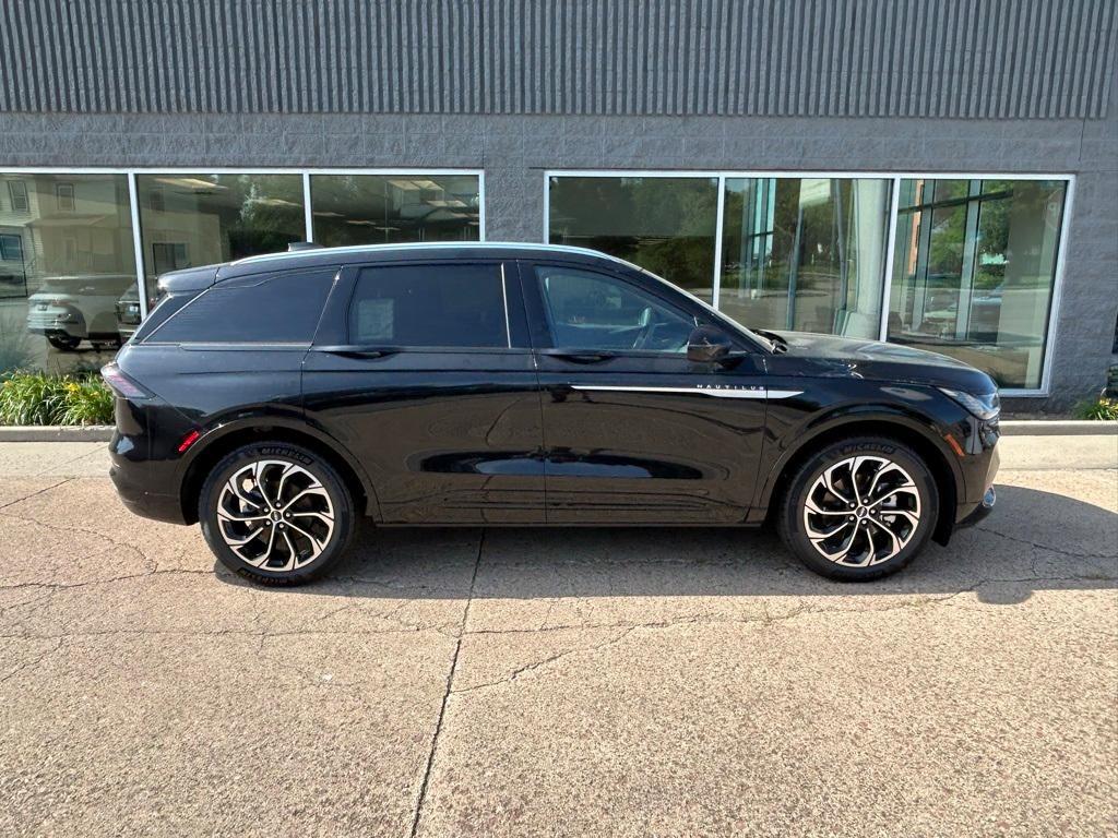 new 2025 Lincoln Nautilus car, priced at $57,339