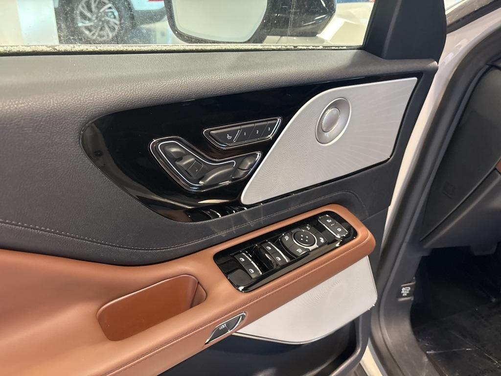 new 2025 Lincoln Aviator car, priced at $75,398