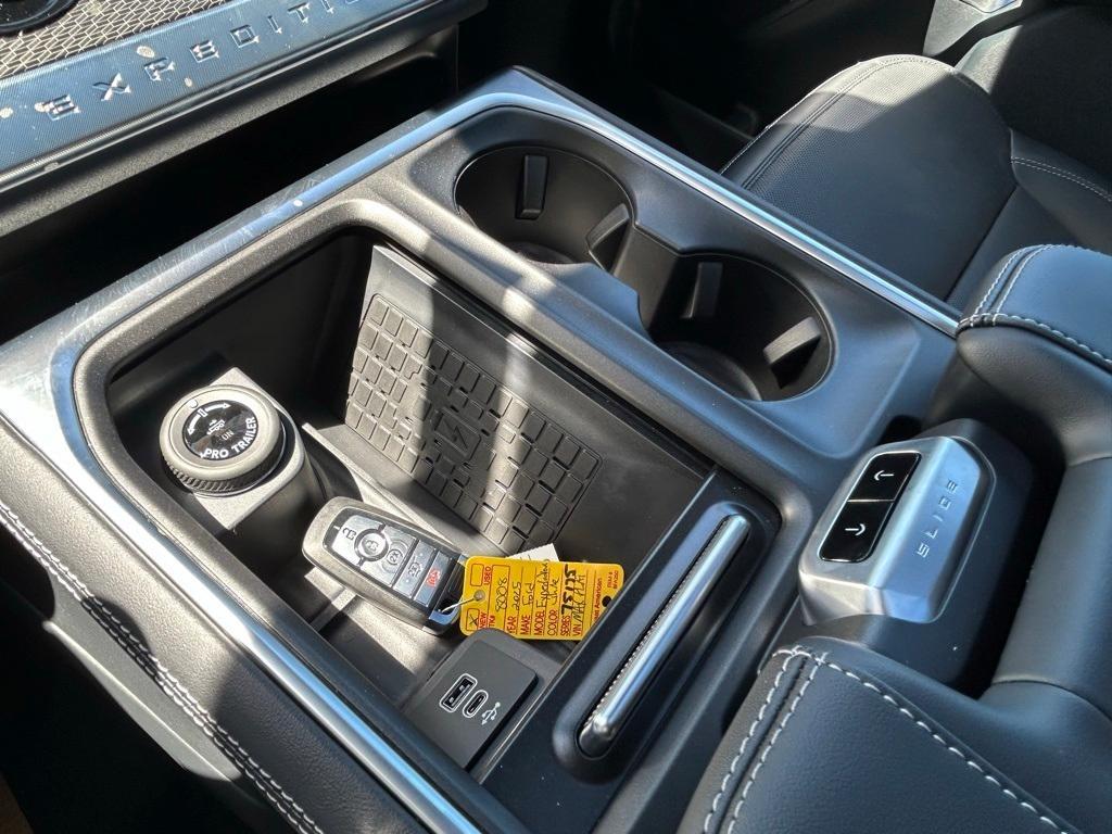 new 2025 Ford Expedition Max car, priced at $81,988