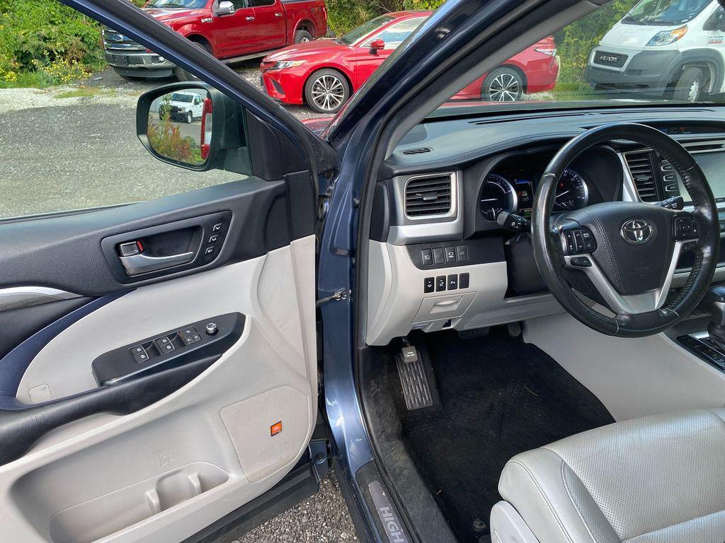 used 2019 Toyota Highlander Hybrid car, priced at $28,995