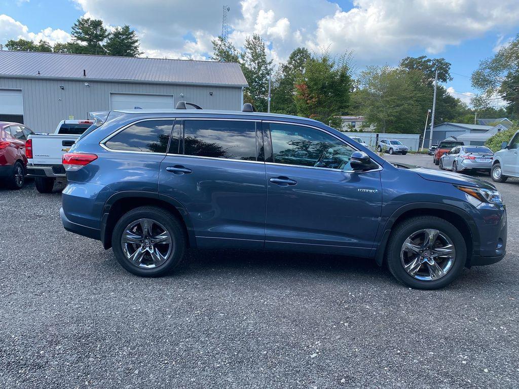 used 2019 Toyota Highlander Hybrid car, priced at $28,995