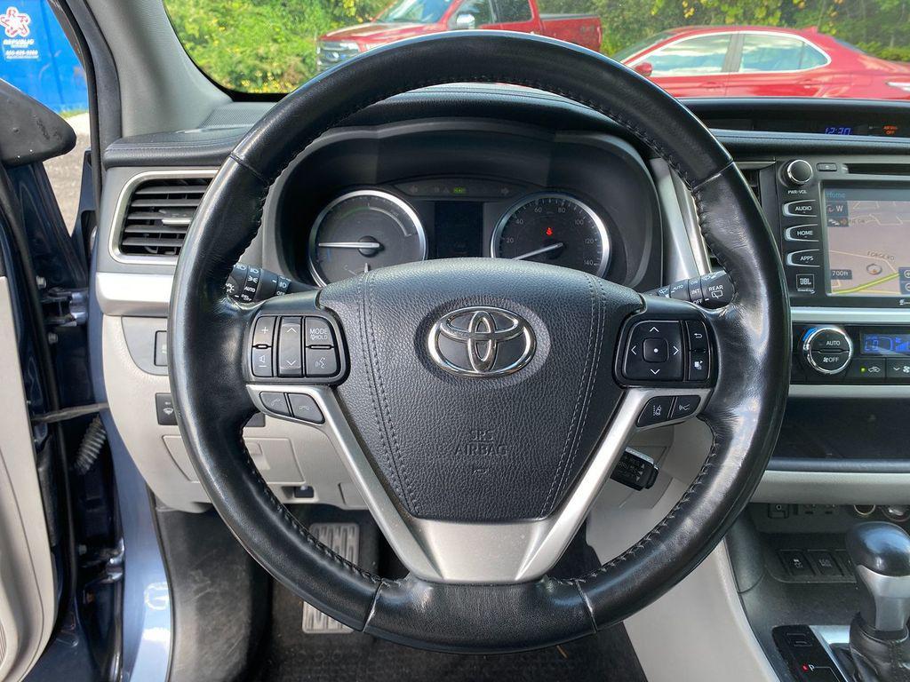 used 2019 Toyota Highlander Hybrid car, priced at $28,995
