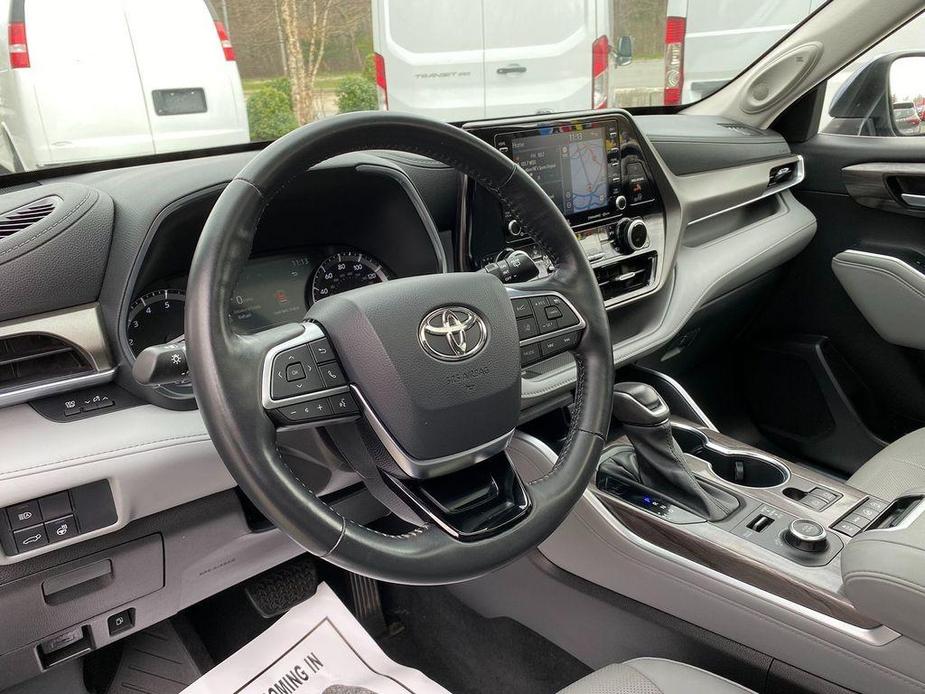used 2021 Toyota Highlander car, priced at $37,626