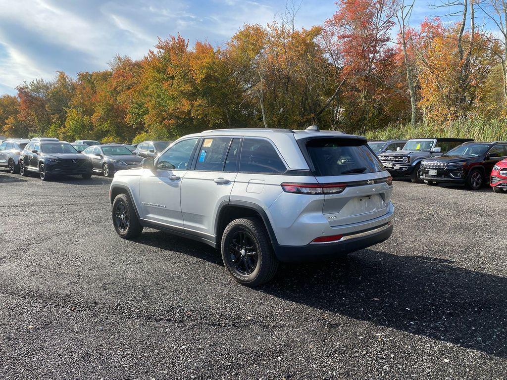 used 2024 Jeep Grand Cherokee car, priced at $28,969
