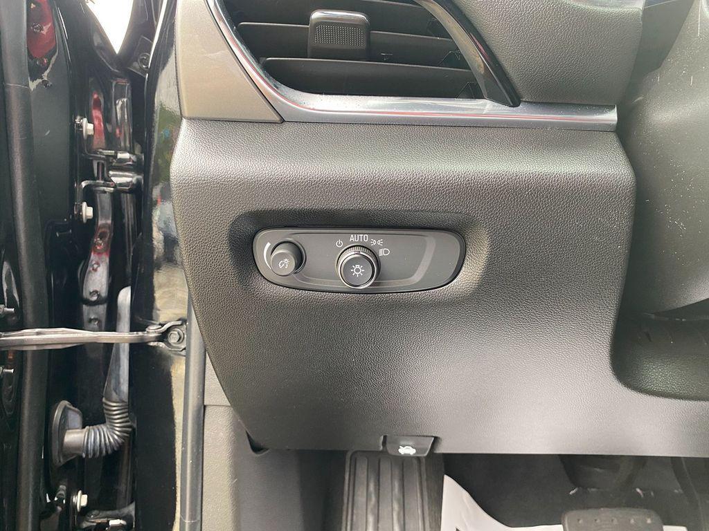 used 2023 Chevrolet Traverse car, priced at $27,560