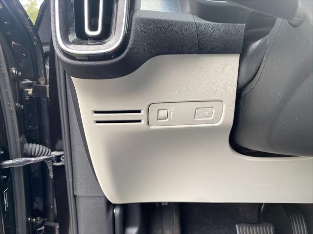 used 2020 Volvo XC40 car, priced at $21,790