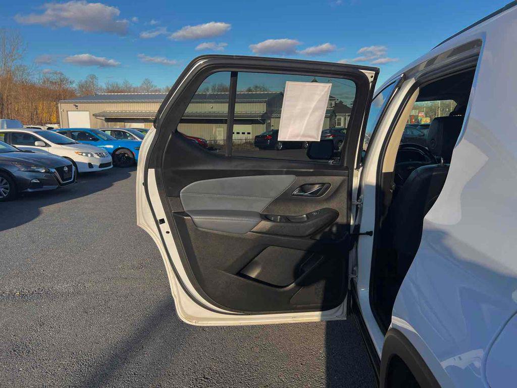 used 2021 Chevrolet Traverse car, priced at $25,995