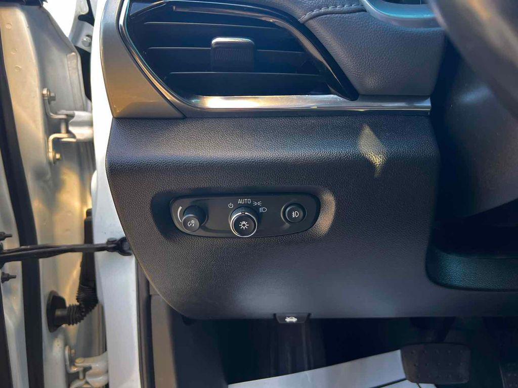 used 2021 Chevrolet Traverse car, priced at $25,995