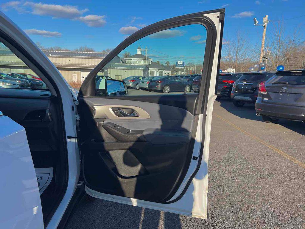 used 2021 Chevrolet Traverse car, priced at $25,995