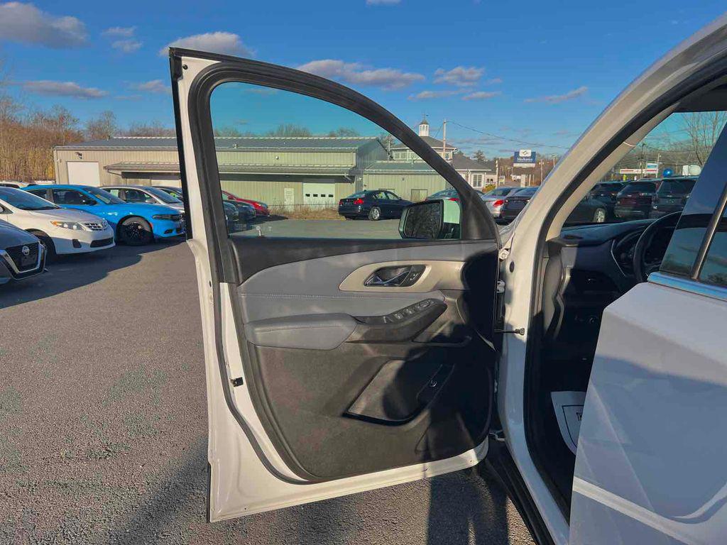 used 2021 Chevrolet Traverse car, priced at $25,995