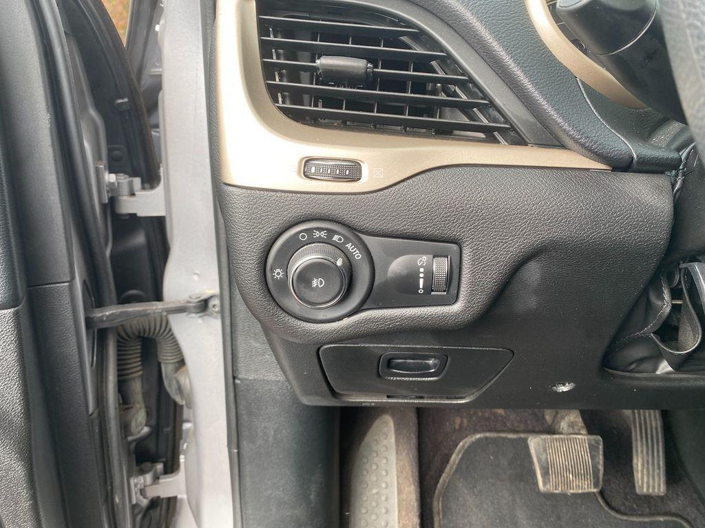 used 2018 Jeep Cherokee car, priced at $16,932