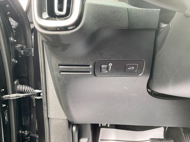 used 2019 Volvo XC40 car, priced at $20,988