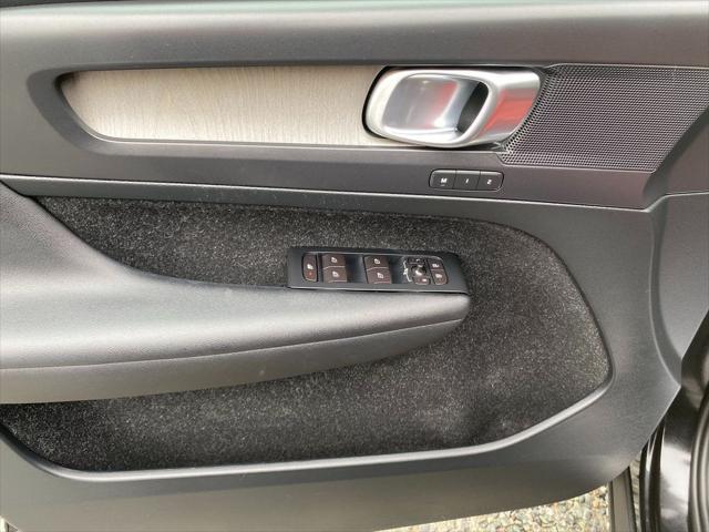 used 2019 Volvo XC40 car, priced at $20,988