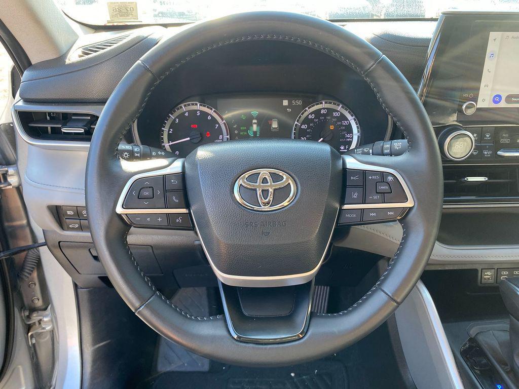 used 2024 Toyota Highlander car, priced at $35,278