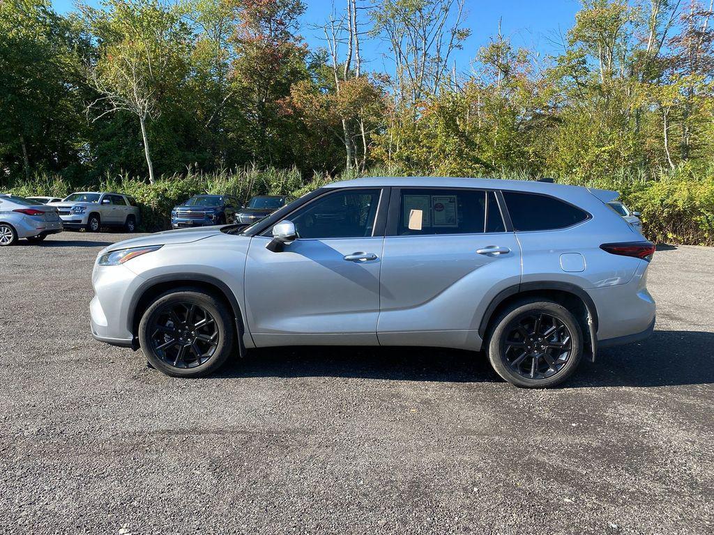 used 2024 Toyota Highlander car, priced at $35,278