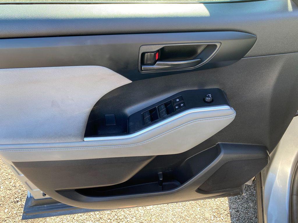 used 2024 Toyota Highlander car, priced at $35,278