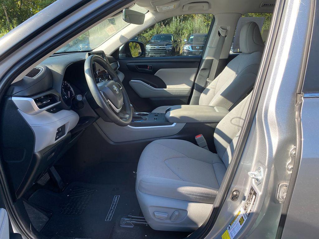 used 2024 Toyota Highlander car, priced at $35,278