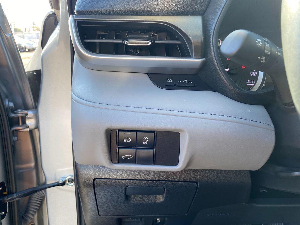 used 2024 Toyota Highlander car, priced at $35,278