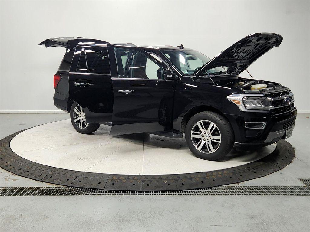 used 2024 Ford Expedition car, priced at $52,661