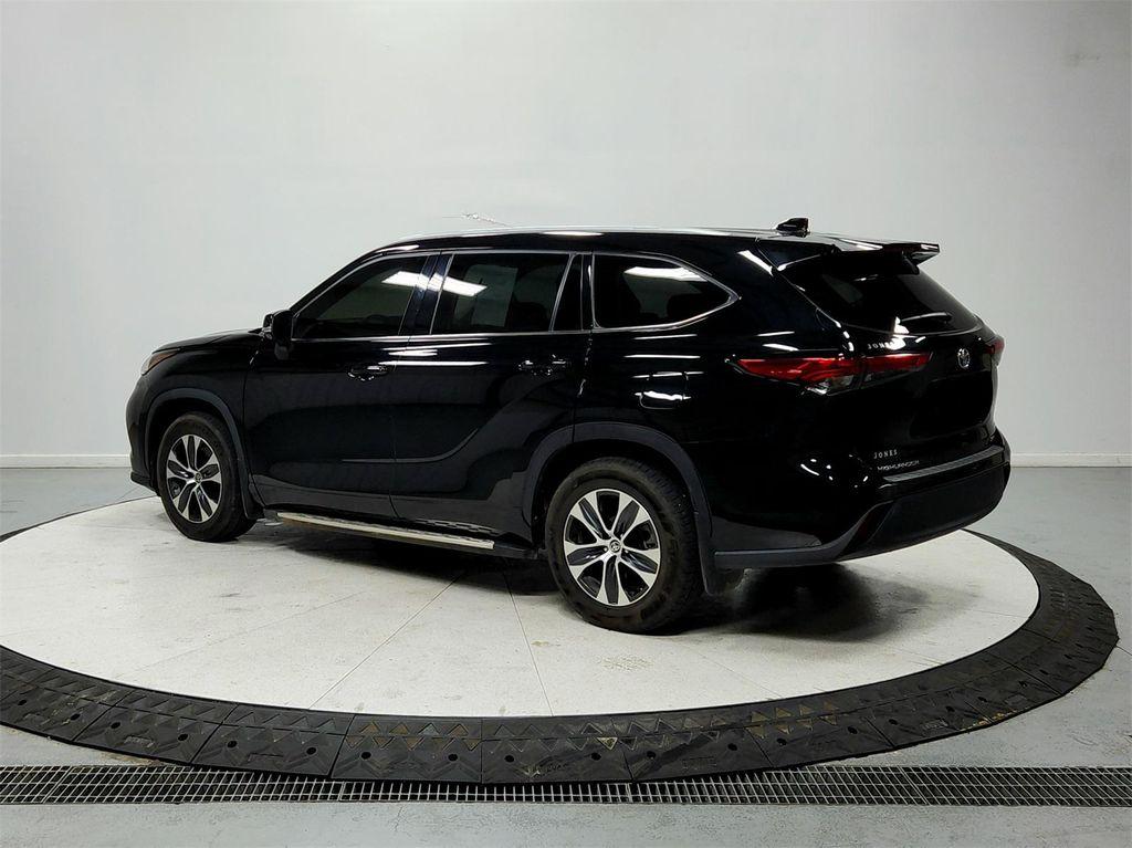 used 2022 Toyota Highlander car, priced at $33,994