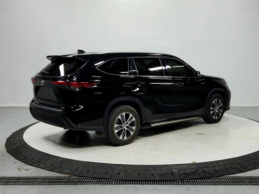 used 2022 Toyota Highlander car, priced at $33,994