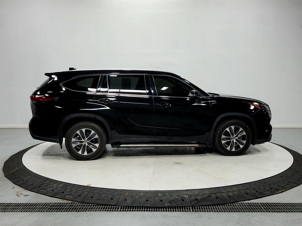 used 2022 Toyota Highlander car, priced at $33,994