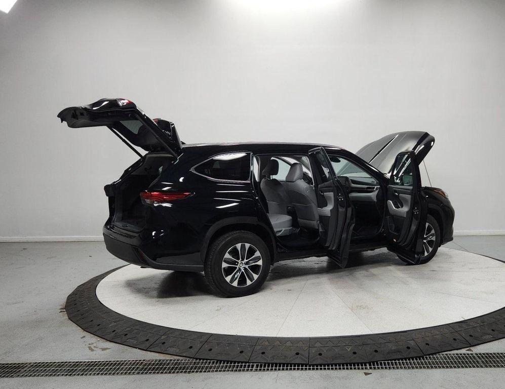 used 2021 Toyota Highlander car, priced at $28,986