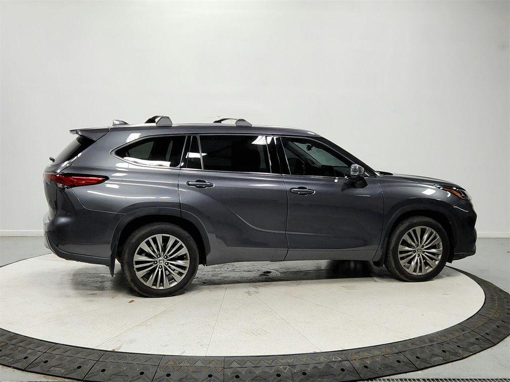used 2020 Toyota Highlander car, priced at $28,240