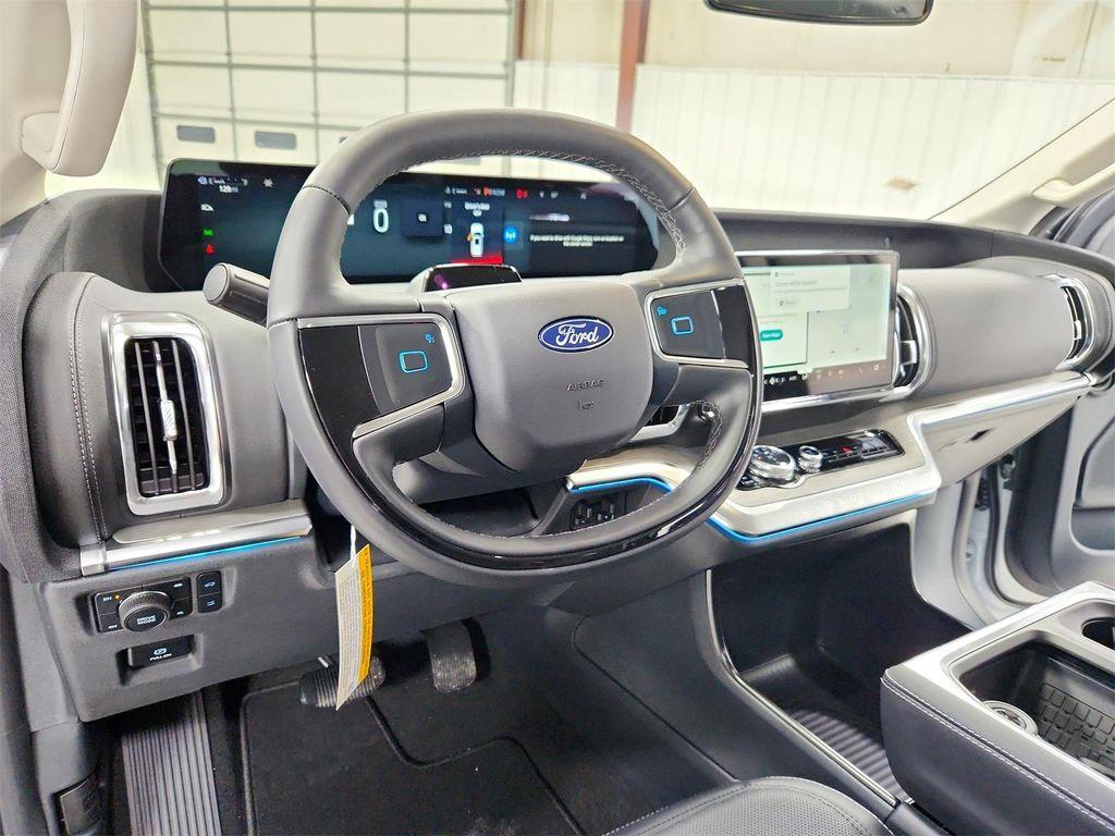 new 2025 Ford Expedition car, priced at $76,761