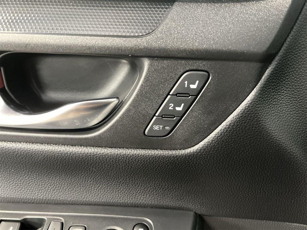 used 2025 Honda CR-V Hybrid car, priced at $37,537