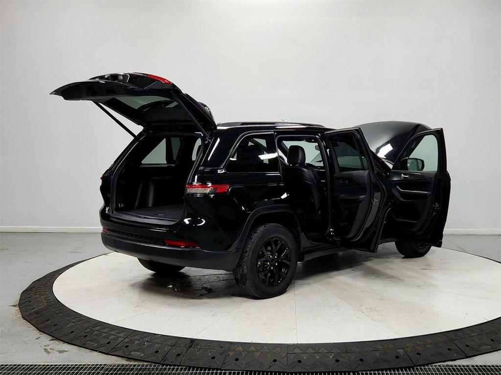 used 2024 Jeep Grand Cherokee car, priced at $29,981