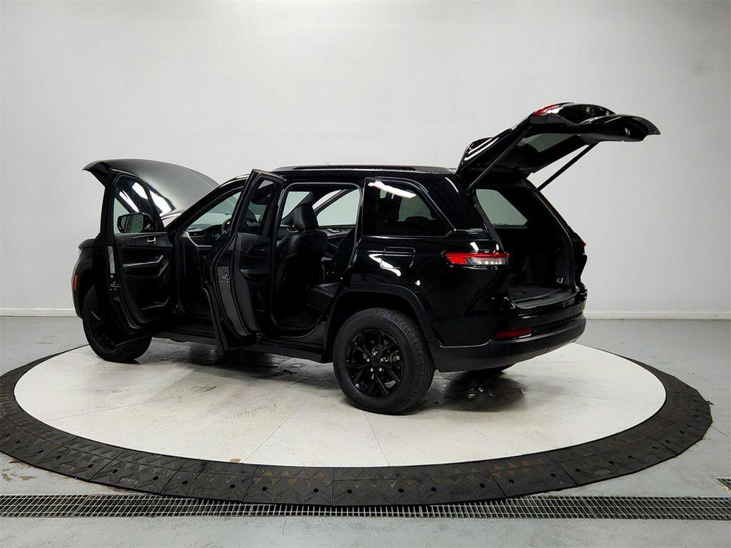 used 2024 Jeep Grand Cherokee car, priced at $29,981