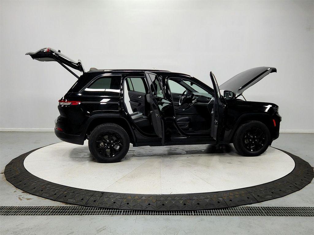 used 2024 Jeep Grand Cherokee car, priced at $29,981