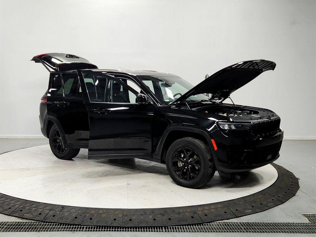used 2024 Jeep Grand Cherokee car, priced at $29,981