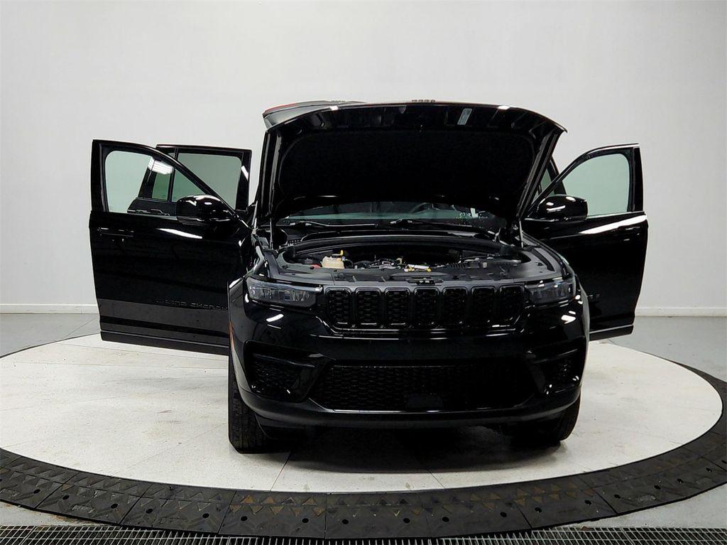 used 2024 Jeep Grand Cherokee car, priced at $29,981