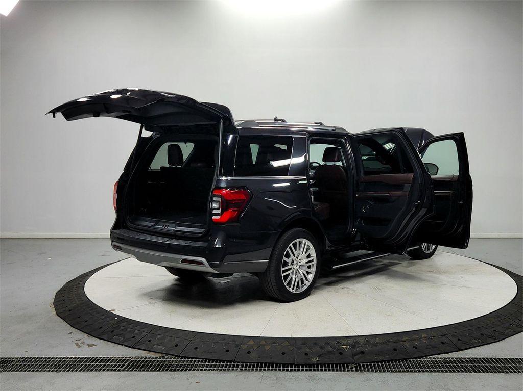 used 2024 Ford Expedition car, priced at $49,727
