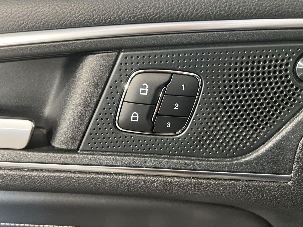 used 2024 Ford Edge car, priced at $25,301