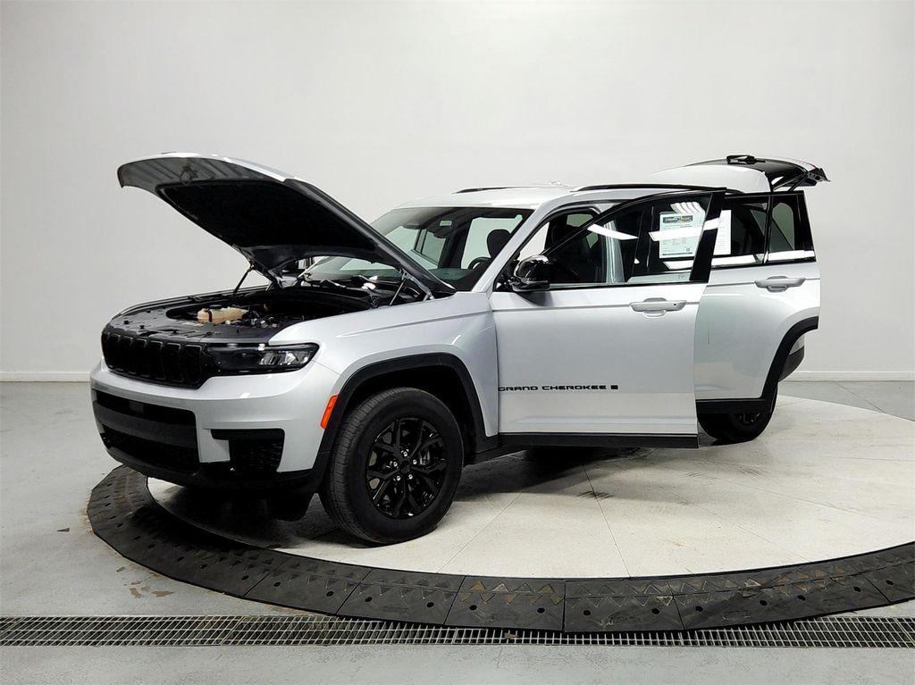 used 2024 Jeep Grand Cherokee L car, priced at $28,381
